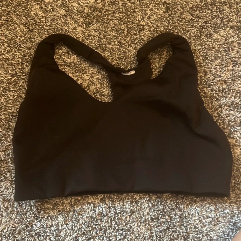 Black Lululemon sports bra